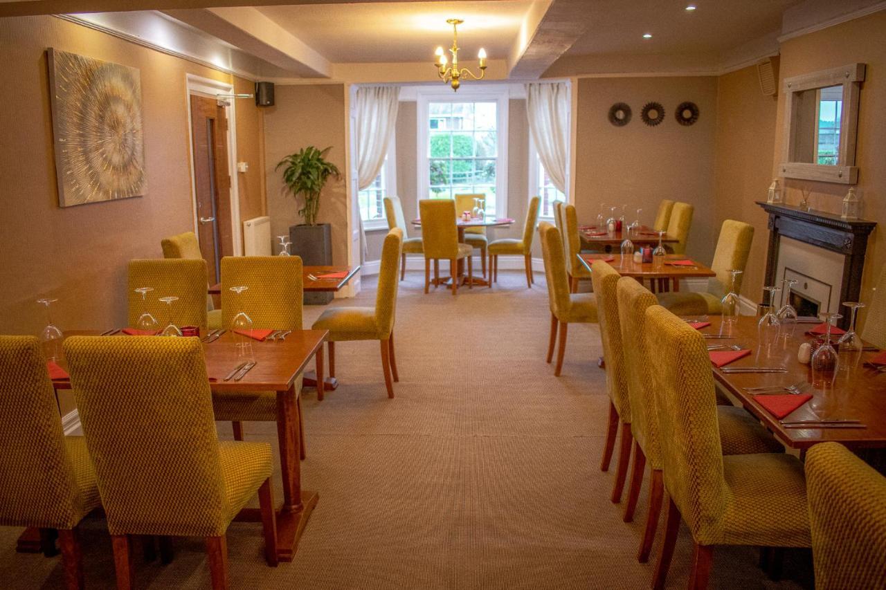 The Lion Hotel Llansantffraid-ym-Mechain 外观 照片