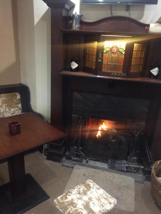 The Lion Hotel Llansantffraid-ym-Mechain 外观 照片