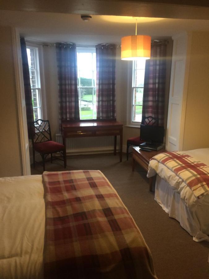 The Lion Hotel Llansantffraid-ym-Mechain 外观 照片